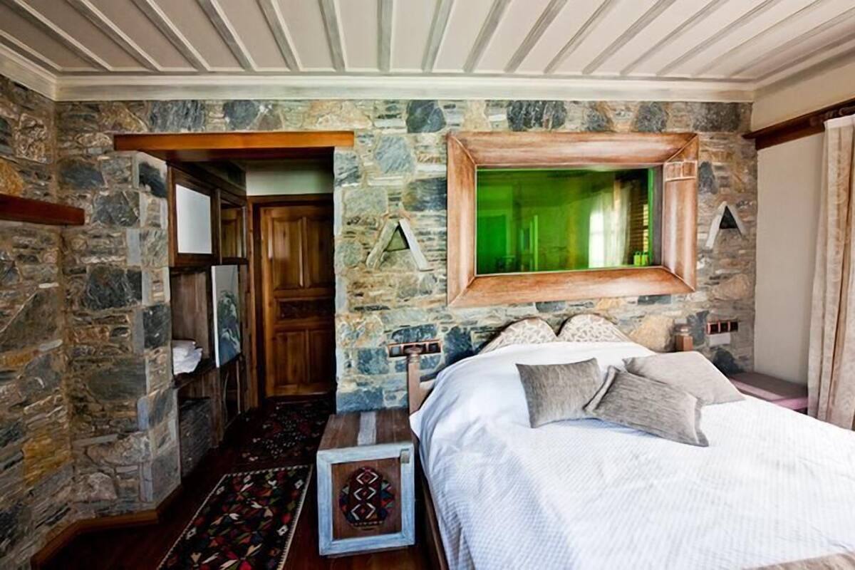 Iron/ironing board (on request), rollaway beds, free WiFi