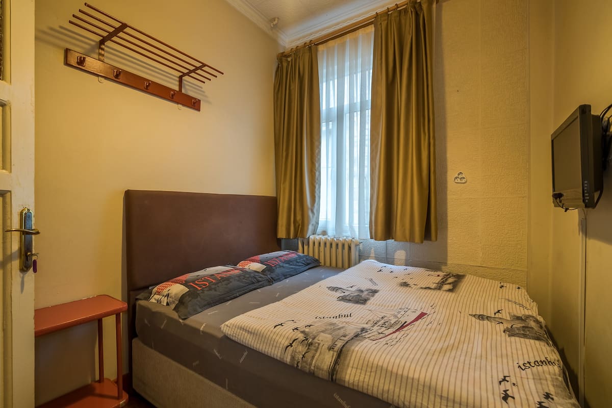 Economy kamer, 1 tweepersoonsbed, gedeelde badkamer | Kameruitzicht