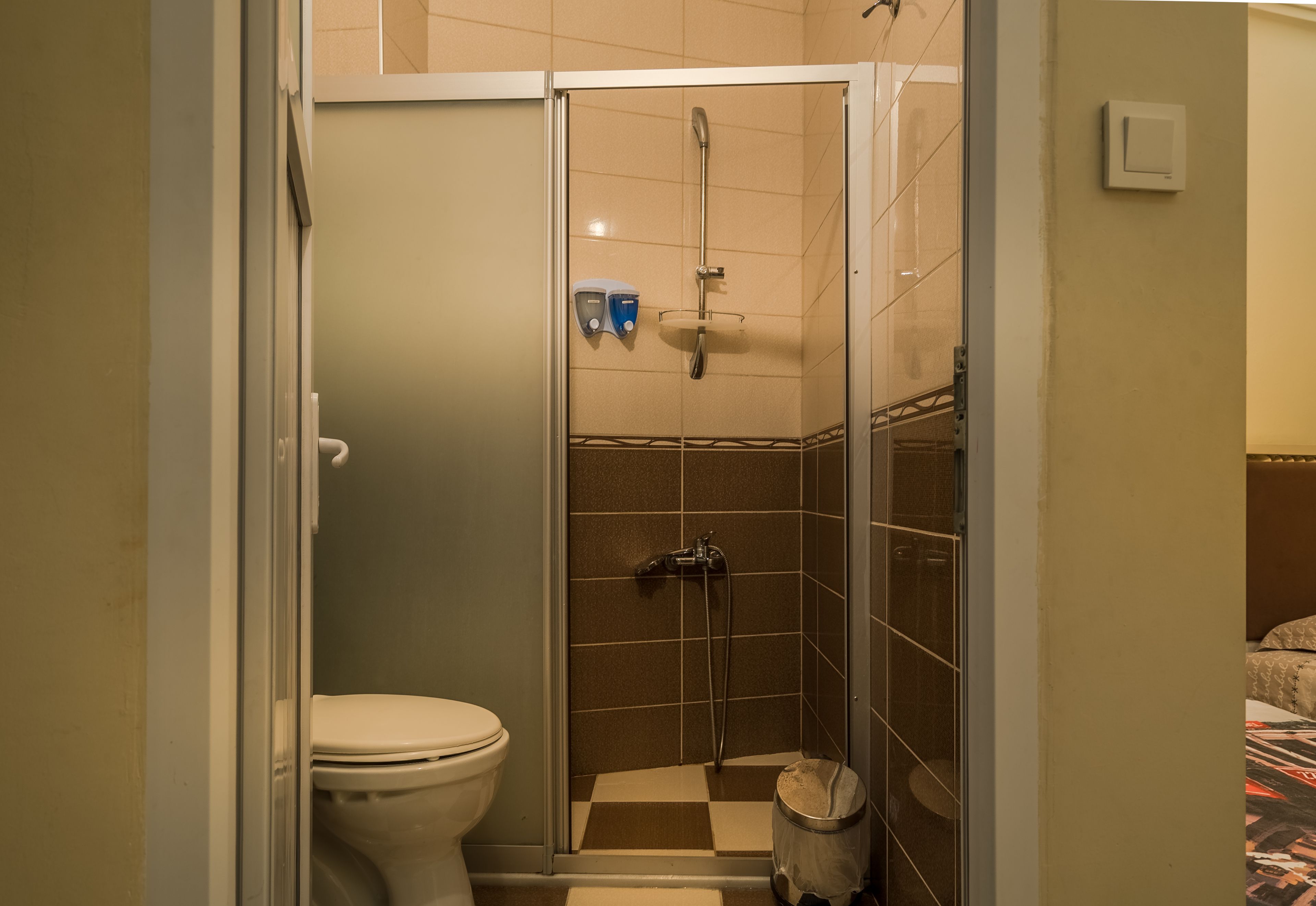 Kostenlose Toilettenartikel, Hausschuhe, Handtücher, Shampoo