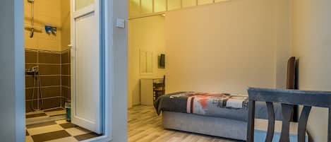 Comfort Quadruple Room, Ensuite | Premium bedding, blackout drapes, soundproofing, free WiFi