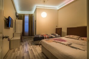 舒適三人房, 私人浴室 | 高級寢具、遮光窗簾/窗簾、隔音、免費 Wi-Fi