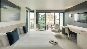 Privilege, Room, 1 King Bed, Balcony, Golf View | Terrace/patio