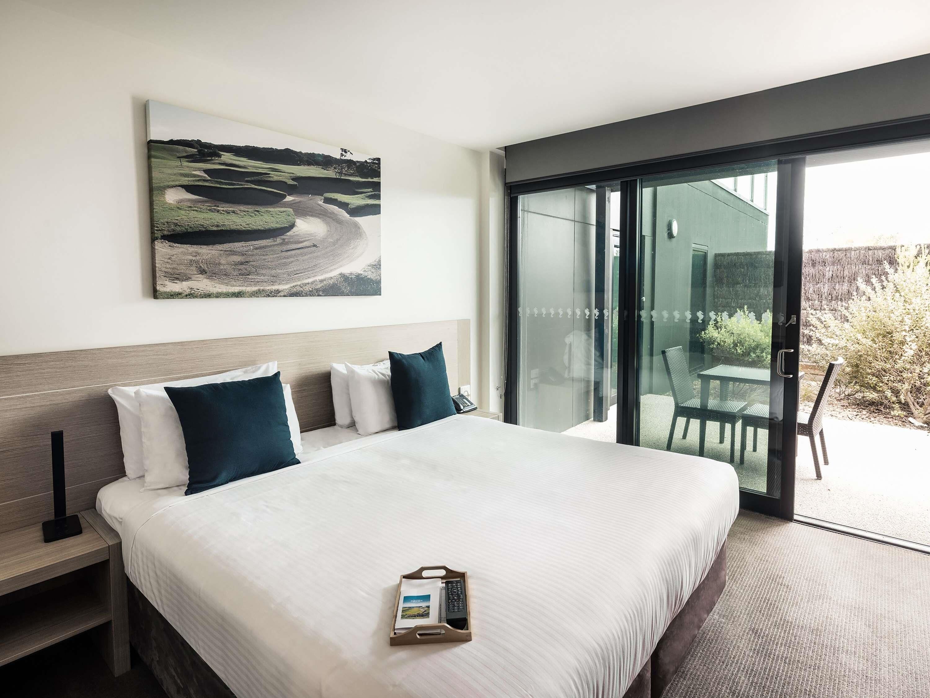 Standard Room, Terrace (King or Twin) | Minibar, in-room safe, desk, laptop workspace