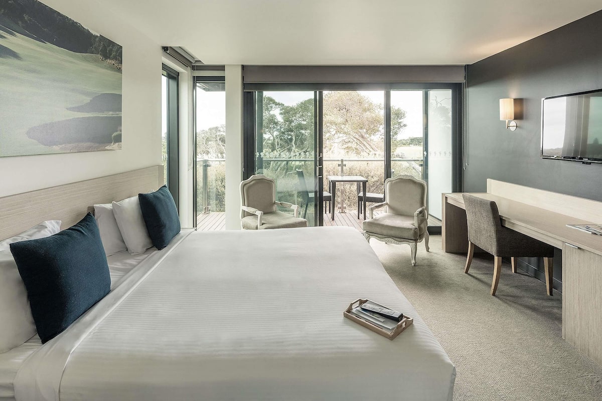 Privilege, Habitació, 1 llit de matrimoni gran, balcó, vistes al camp de golf | Minibar, caixa forta a l'habitació i escriptori