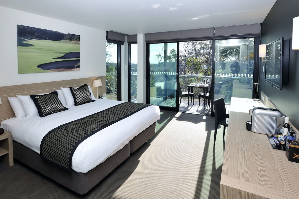 privilege, room, 1 king bed, balcony, golf view | minibar, in-room safe, desk, laptop workspace