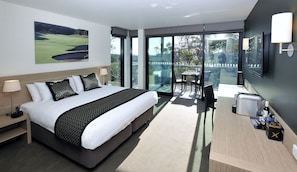Privilege, Habitació, 1 llit de matrimoni gran, balcó, vistes al camp de golf | Minibar, caixa forta a l'habitació i escriptori