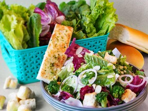 Tägliches Frühstücksbuffet gegen Gebühr