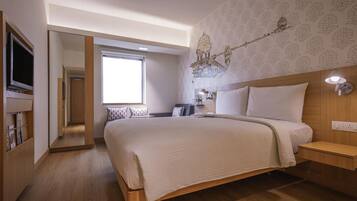 Family Room | Premium bedding, in-room safe, desk, laptop workspace