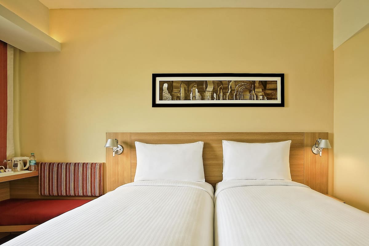 Camera Standard con 2 letti singoli, 2 letti singoli | Biancheria da letto di alta qualità, una cassaforte in camera
