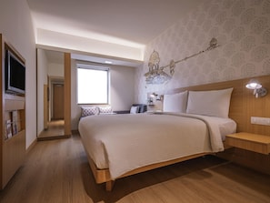 Familieværelse | Premium-sengetøj, pengeskab på værelset, skrivebord