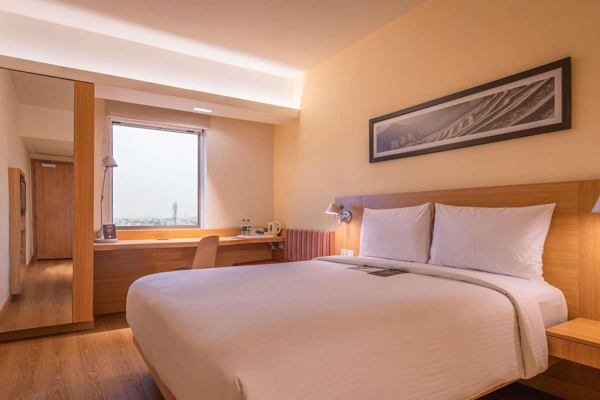 Standardzimmer, 1 Queen-Bett | Hochwertige Bettwaren, Zimmersafe, Schreibtisch