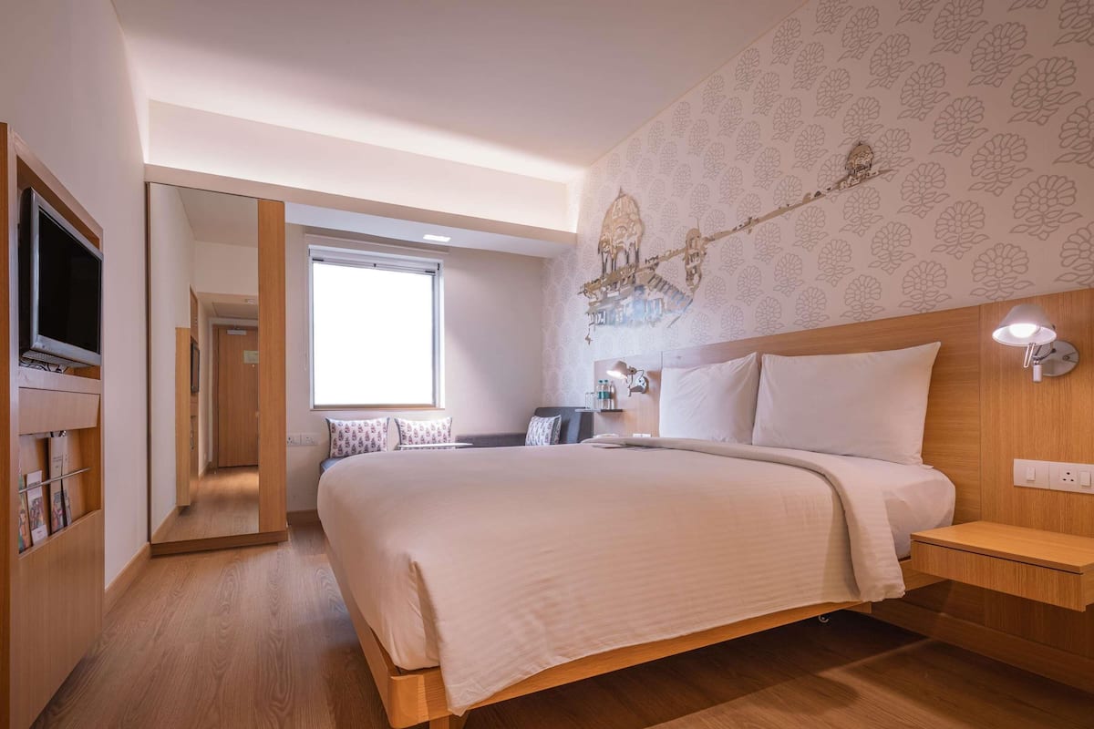 Family Room | Premium bedding, in-room safe, desk, laptop workspace