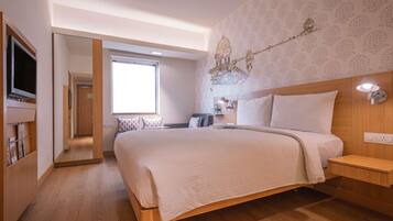 Familiekamer | Luxe beddengoed, een kluis op de kamer, een bureau, een laptopwerkplek