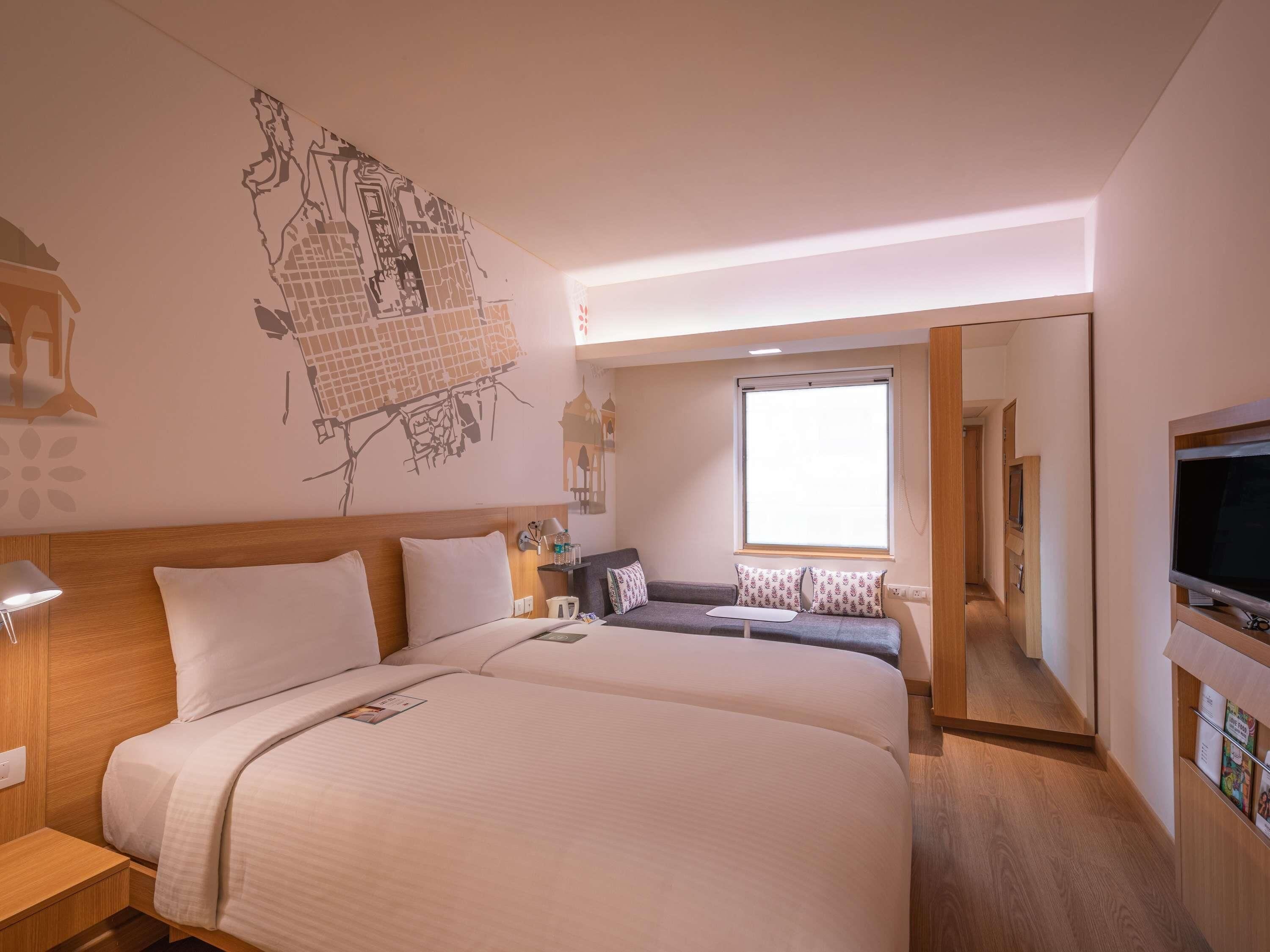 Habitació familiar | Roba de llit d'alta qualitat, caixa forta a l'habitació i escriptori 