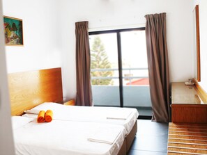 Free WiFi, bed sheets - Rebioz Hotel (Larnaca)