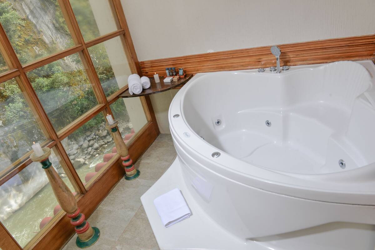 suite, river view | deep-soaking bathtub