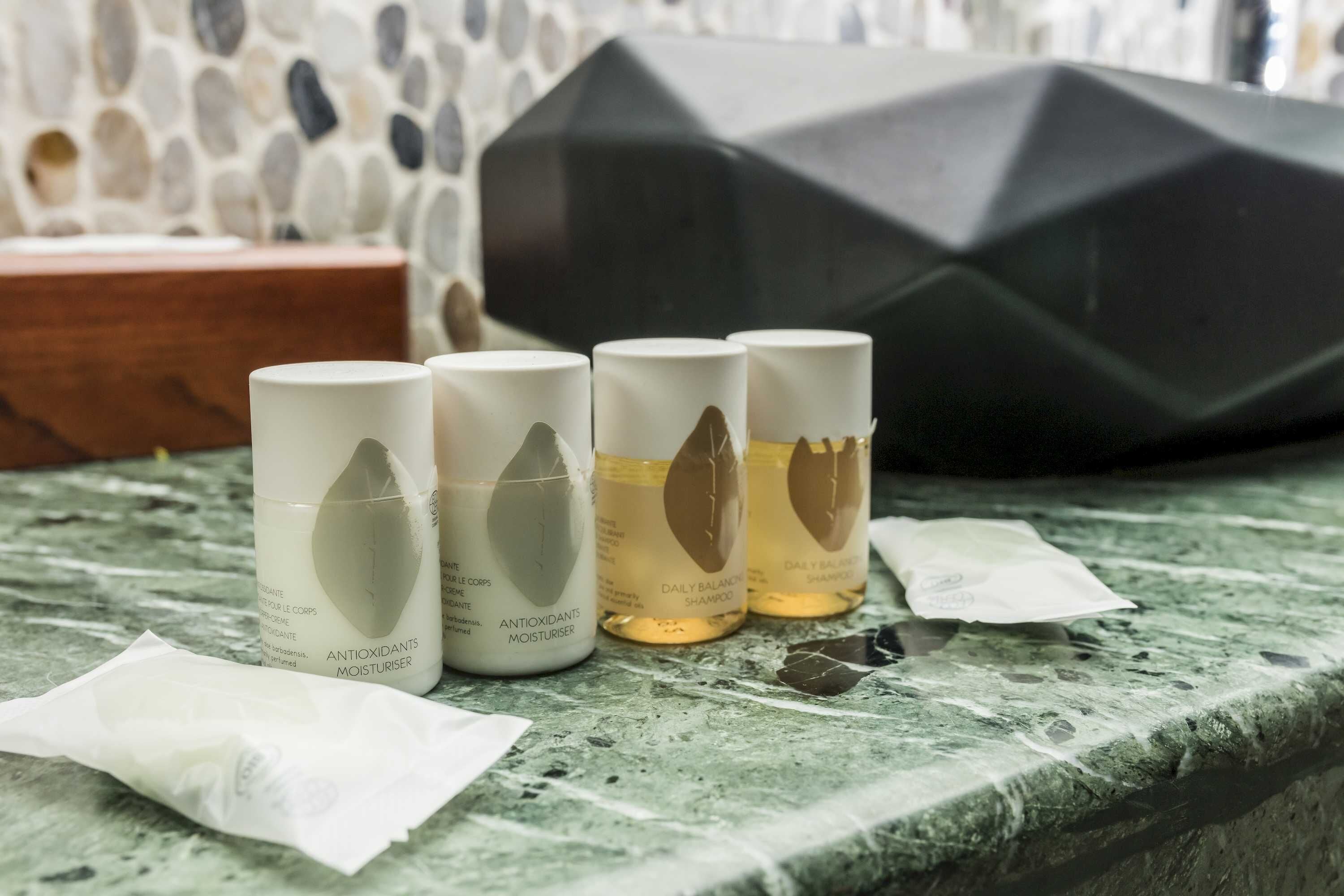 suite, river view | bathroom | towels