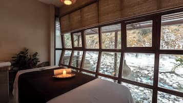 Körperbehandlungen, Warmsteinmassagen, Thai-Massagen, Körperpeelings