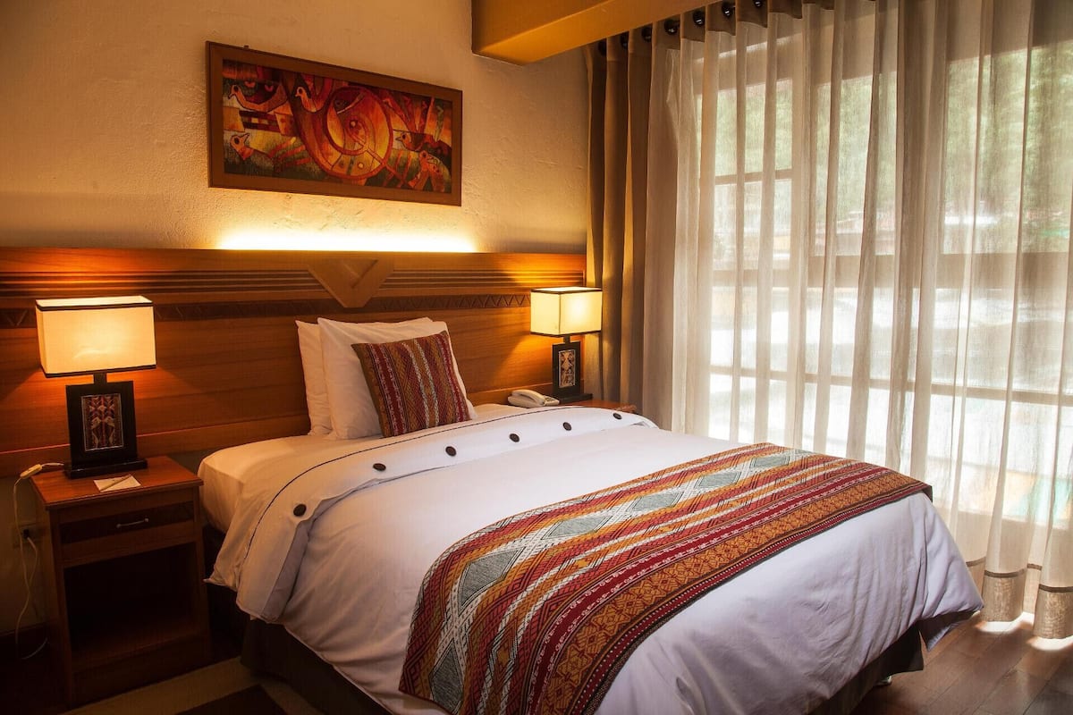 Roupas de cama premium, cofres nos quartos, escrivaninha