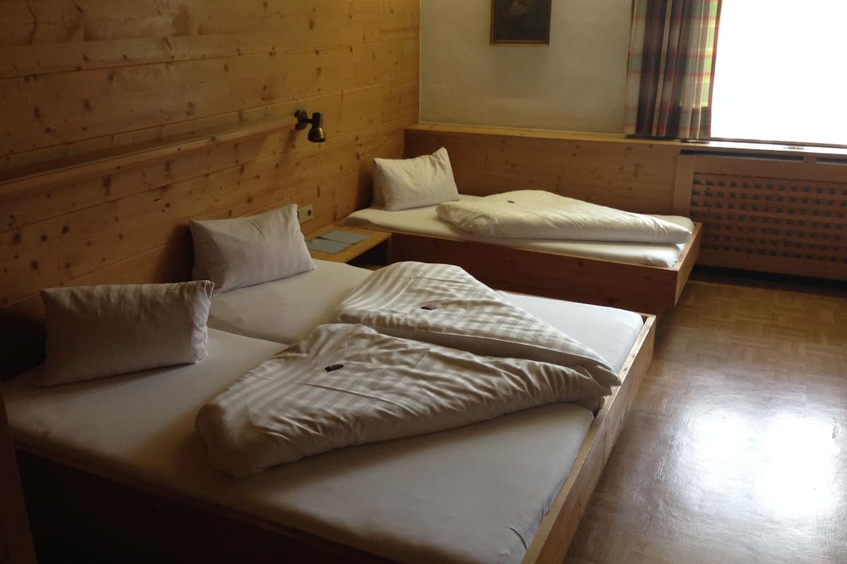Habitación triple estándar | Wifi gratis y ropa de cama