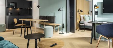 Deluxe Suite | Living area | 43-inch flat-screen TV with cable channels, TV