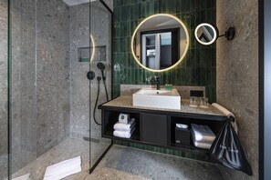 Shower, eco-friendly toiletries, hair dryer, towels - Clipper Boardinghouse – Hamburg-Michel (Hamburg)