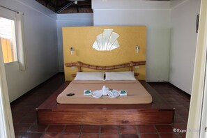 Standardzimmer, 1 King-Bett, Gartenblick | Individuell eingerichtet, Schreibtisch, Babybetten, Bettwäsche