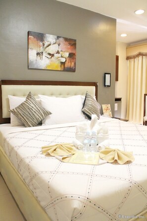 Executive Jacuzzi | Memory foam beds, minibar, in-room safe, blackout drapes - Devera Hotel (Angeles City)