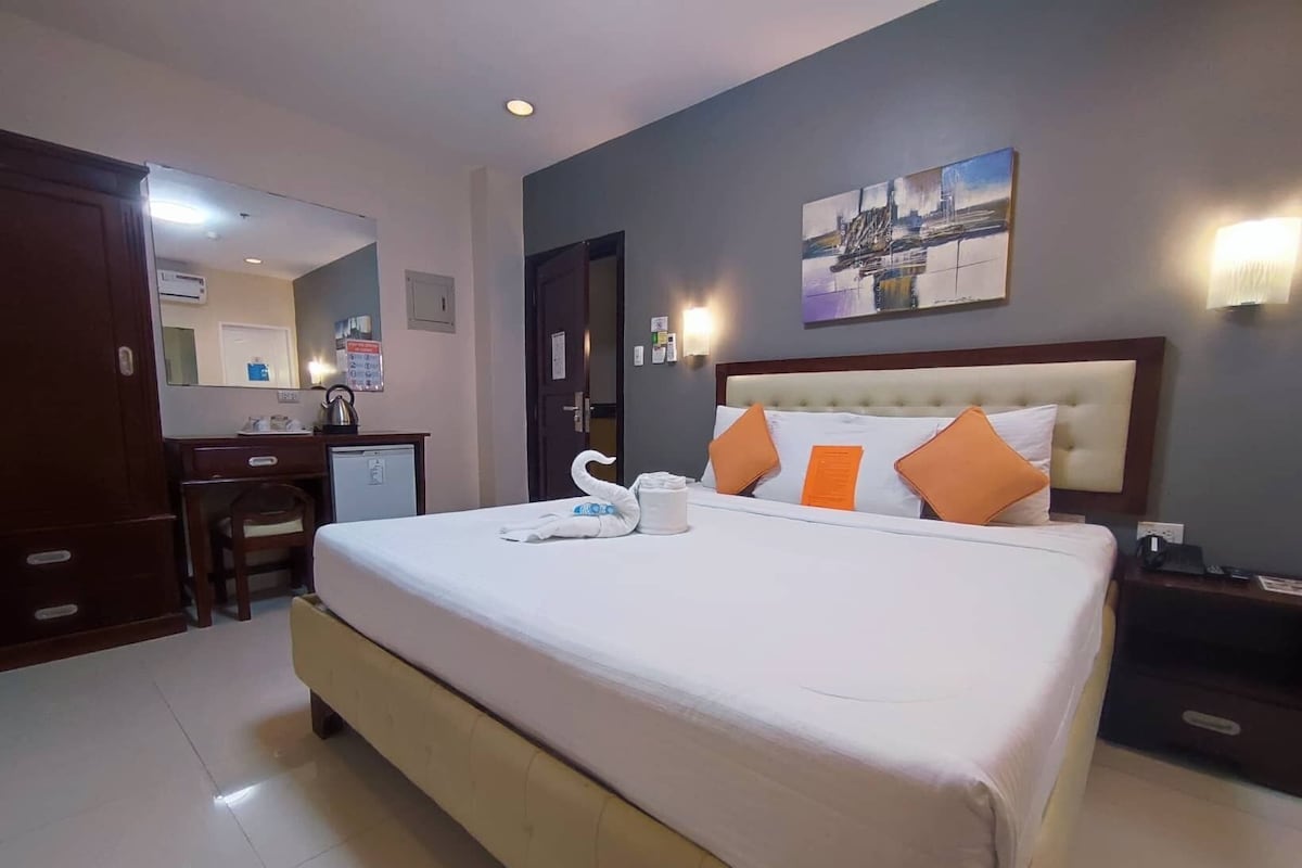 Memory foam beds, minibar, in-room safe, blackout drapes