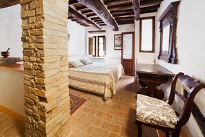 Double Room Single Use, 1 King Bed, Private Bathroom, City View | 10 bedrooms, Egyptian cotton sheets, premium bedding, down comforters - Residenza d'Epoca Palazzo Buonaccorsi (San Gimignano)