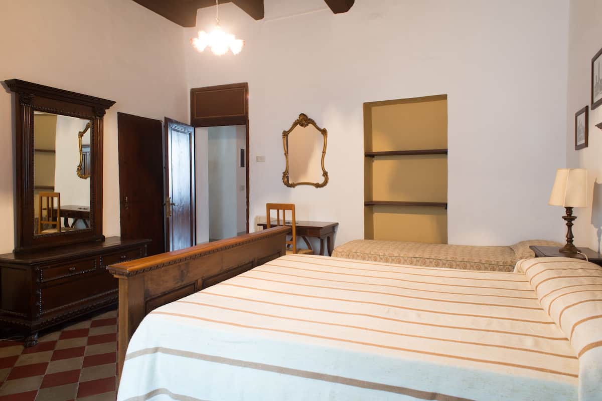 10 bedrooms, Egyptian cotton sheets, premium bedding, down duvets