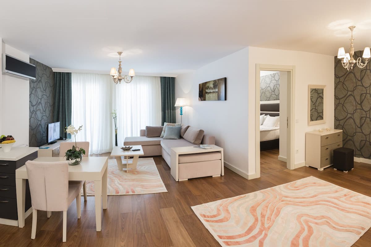 Premium bedding, minibar, in-room safe, desk