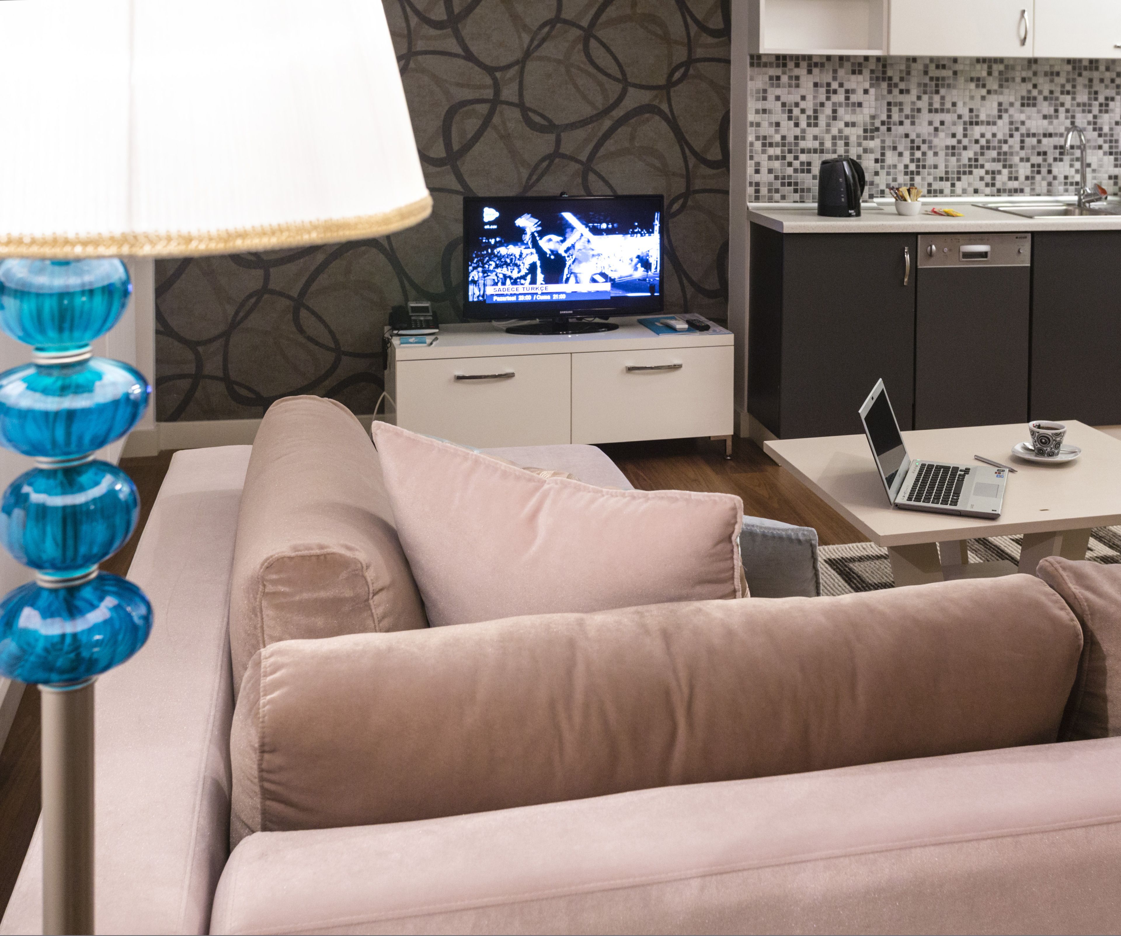 40-inch tv with satellite channels