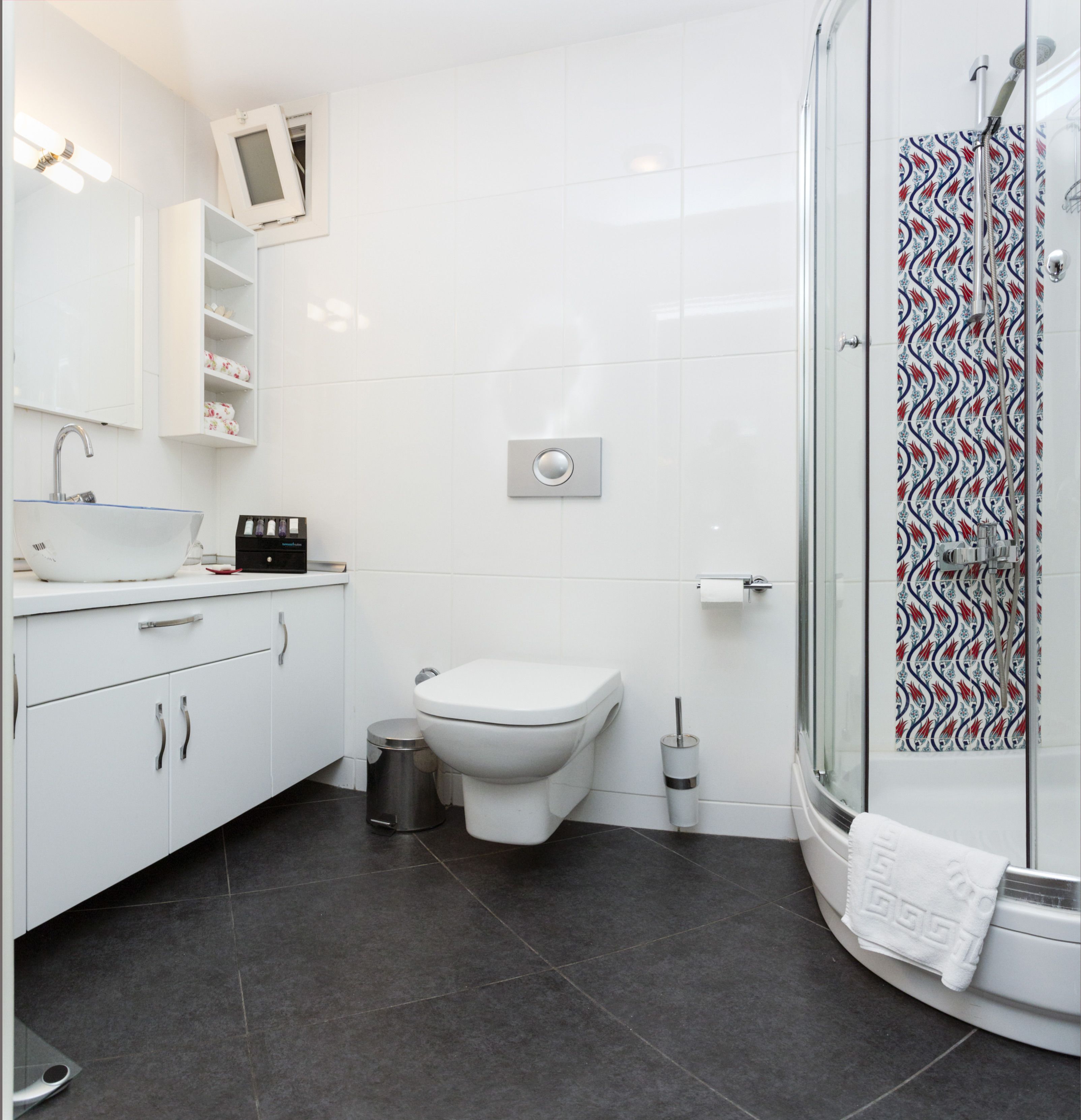 shower, rainfall showerhead, free toiletries, hair dryer