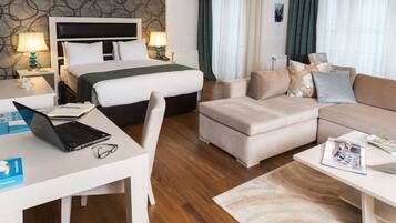 Deluxe Junior Suite | Ropa de cama de alta calidad y minibar