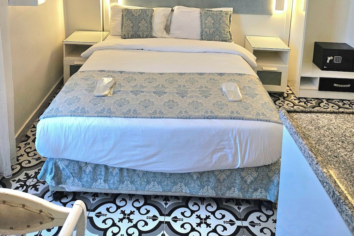 Standard Studio | Minibar, in-room safe, soundproofing, iron/ironing board