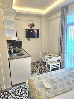 Standard Studio | Minibar, in-room safe, soundproofing, iron/ironing board - Lemon Residence (Istanbul)