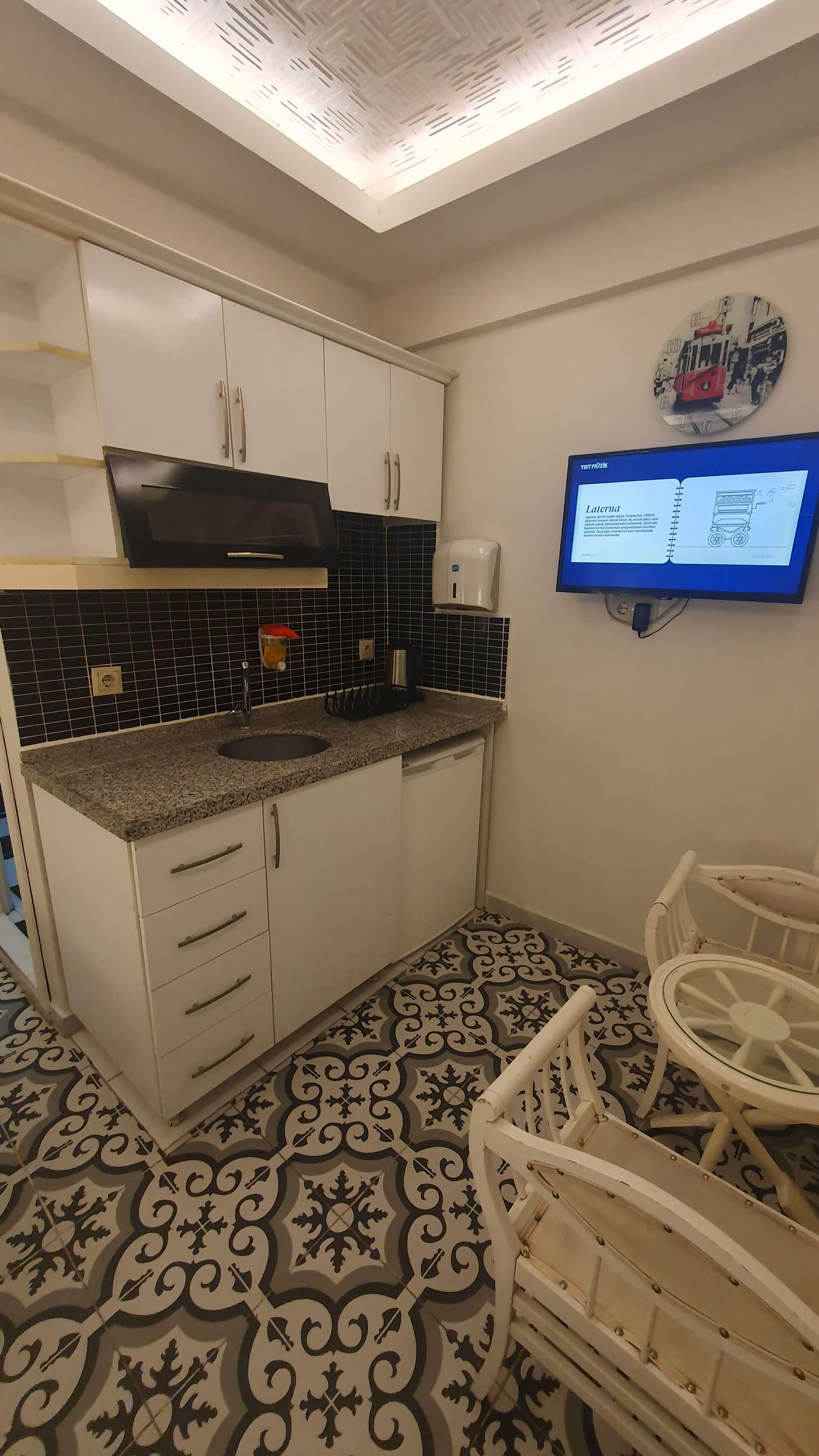 Estúdio standard | Cozinha privada | Micro-ondas, cooktop, cafeteira/chaleira