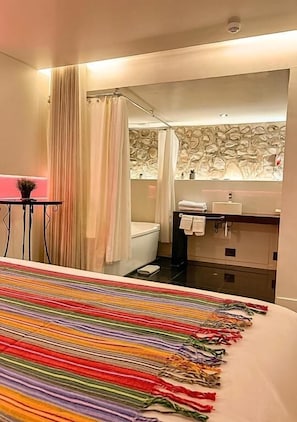 Deluxe Suite | Premium bedding, down comforters, Select Comfort beds, in-room safe