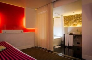 Deluxe suite | Luxe beddengoed, donsdekens, Select Comfort-bedden