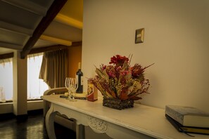 Premium bedding, down duvets, Select Comfort beds, in-room safe - Wakapunku Boutique Hotel (Cusco)