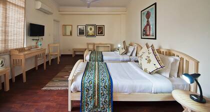 Colonel's Retreat At The Airport