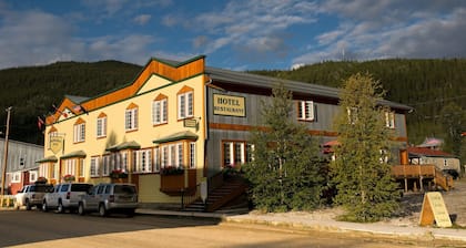 Aurora Inn