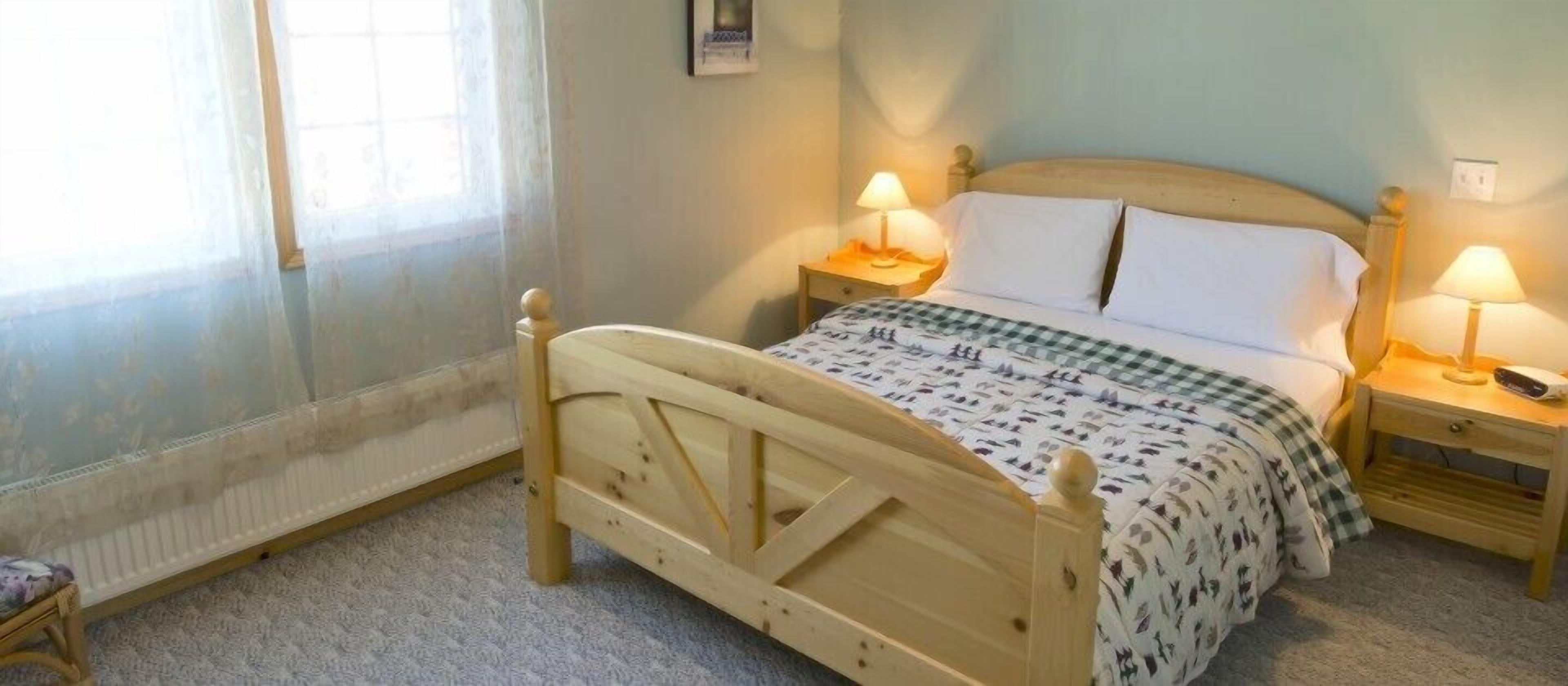 room, 1 queen bed | premium bedding, desk, free wifi