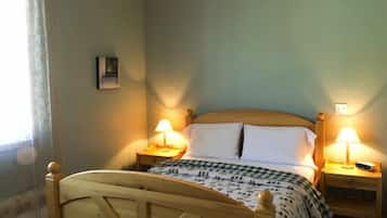 Room, 1 Queen Bed | Premium bedding, desk, free WiFi