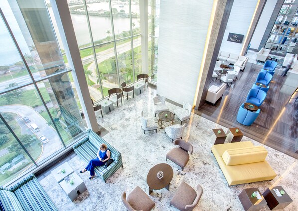 Lobby sitting area - Hilton Panama (Panama City)