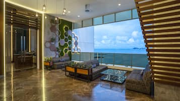 4 restaurants, breakfast, lunch served; American cuisine