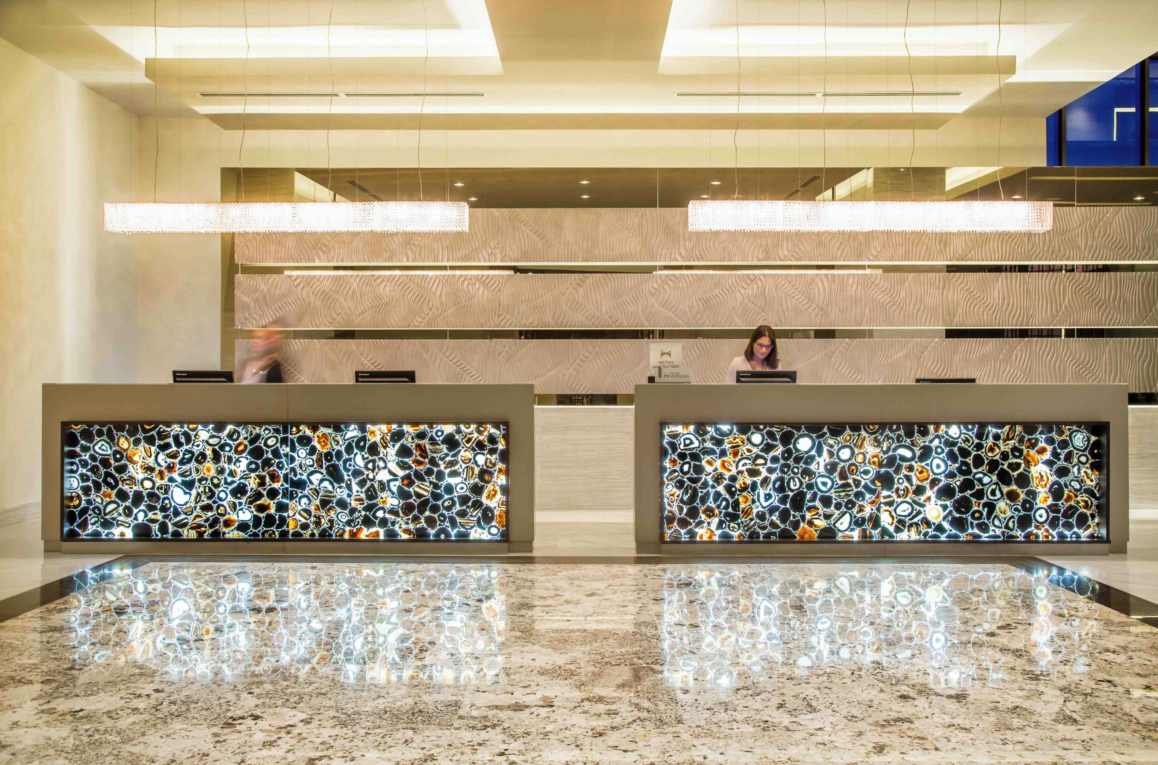 Ropa de cama de alta calidad y minibar 