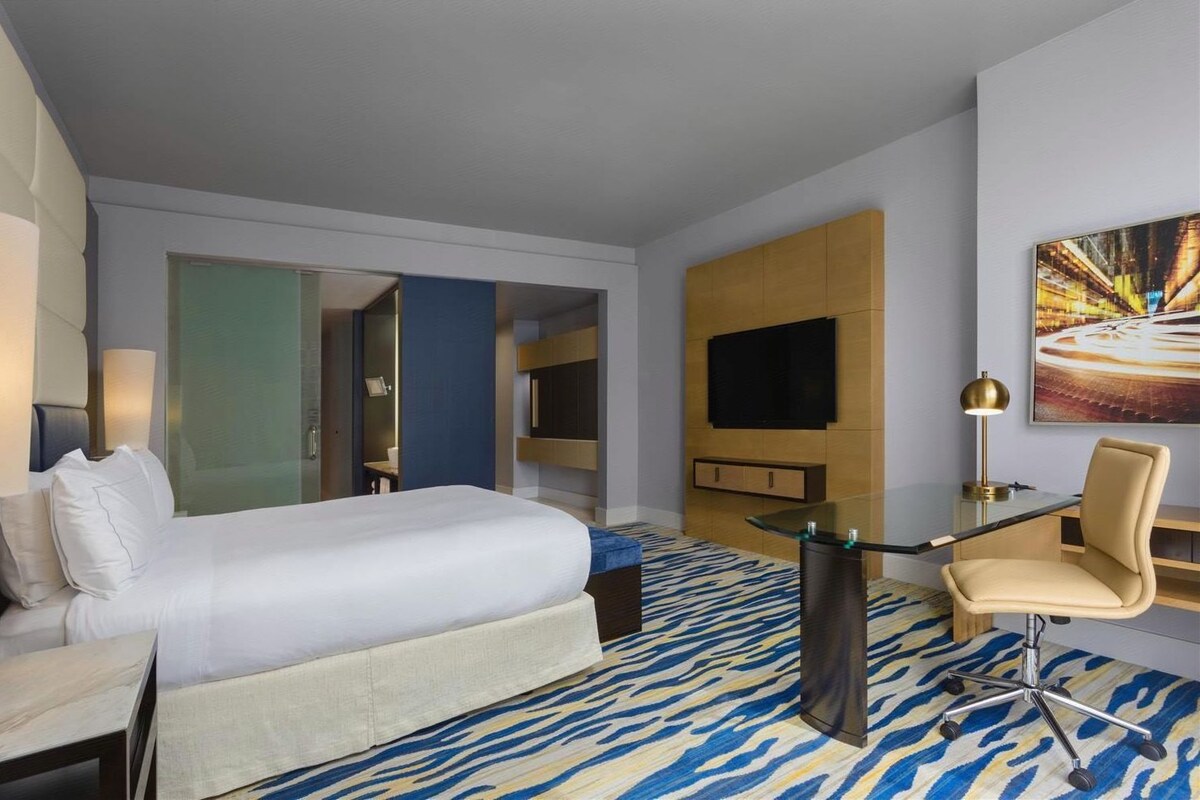Premium bedding, minibar, in-room safe, desk