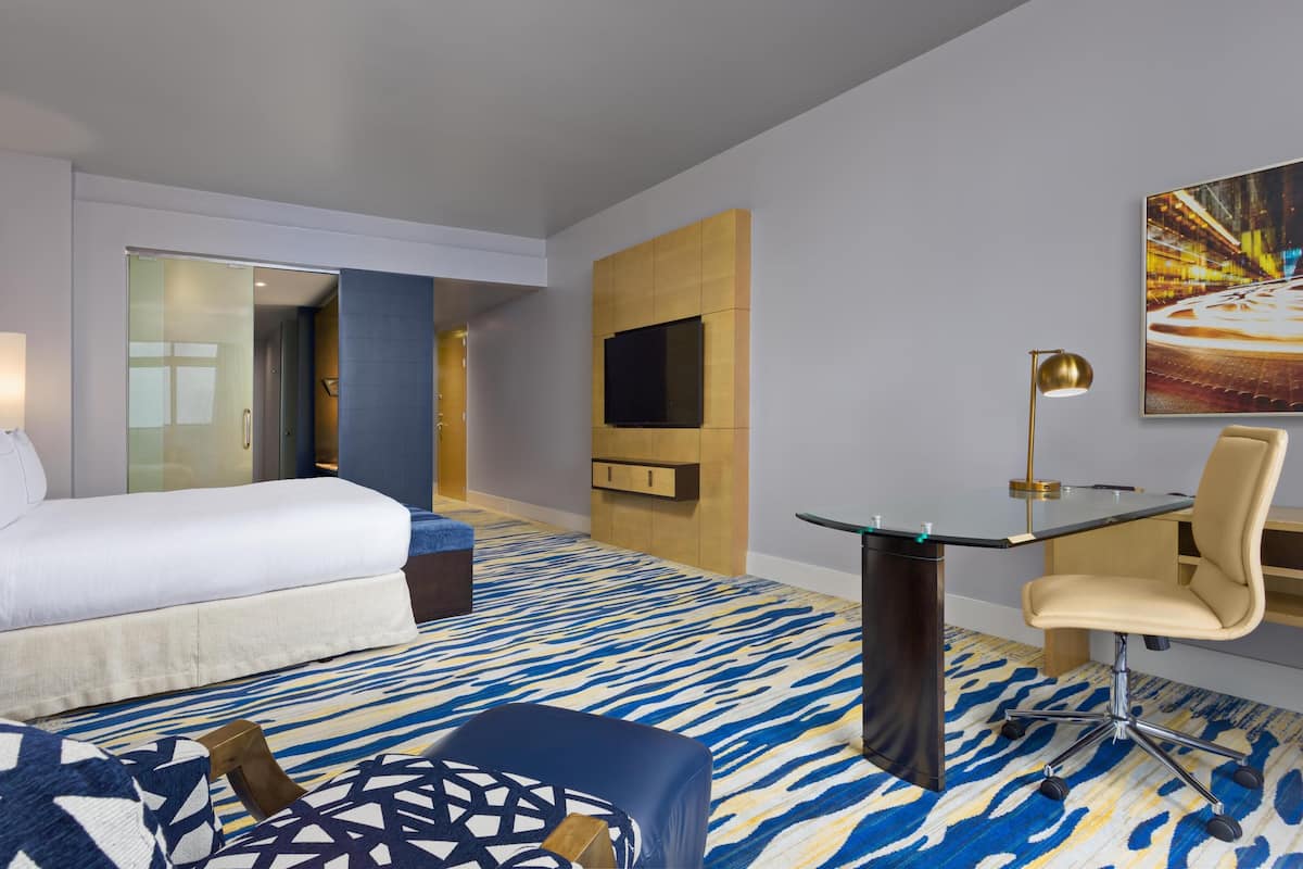 1 bedroom, premium bedding, minibar, in-room safe